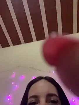 Snapshot of Larinhap chatting on February 11, 7:58 pm Larinhap online show from February 11, 7:58 pm