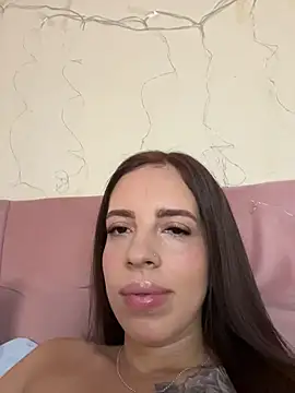 Snapshot of Larinhap chatting on March 13, 4:34 pm Larinhap online show from March 13, 4:34 pm