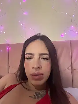 Snapshot of Larinhap chatting on February 14, 5:13 pm Larinhap online show from February 14, 5:13 pm