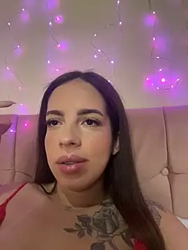 Snapshot of Larinhap chatting on February 20, 3:36 pm Larinhap online show from February 20, 3:36 pm