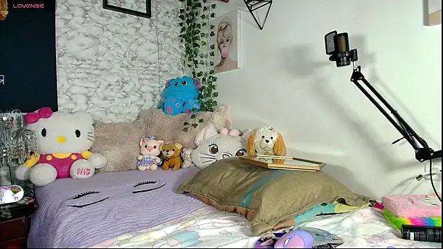 Yiyii online show from June 25, 12:43 pm