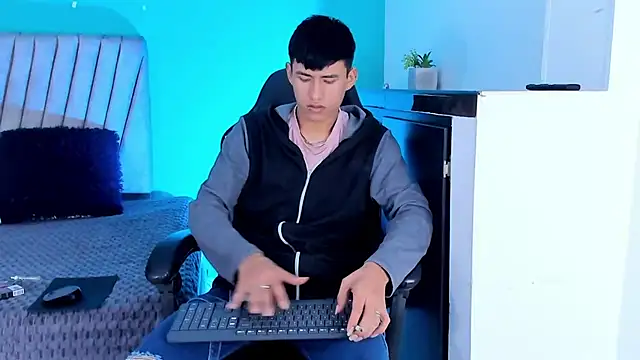 Snapshot of NicolasTorrez chatting on February 24, 2:07 pm NicolasTorrez online show from February 24, 2:07 pm