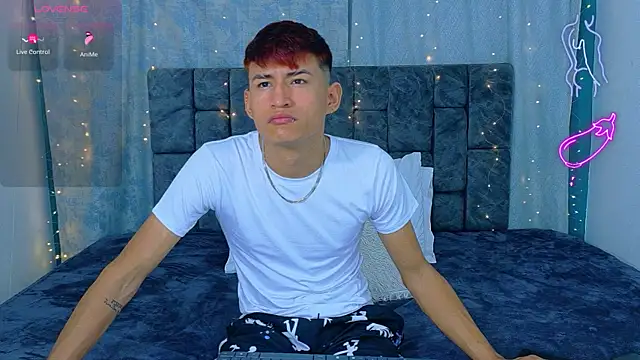 NicolasTorrez online show from April 3, 1:45 am