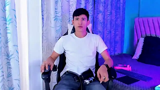 Snapshot of NicolasTorrez chatting on February 27, 9:03 pm NicolasTorrez online show from February 27, 9:03 pm