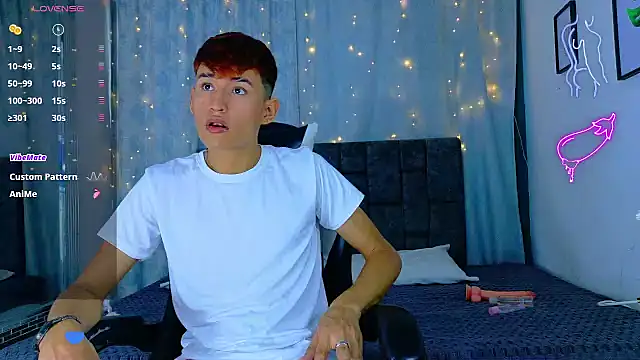 NicolasTorrez online show from April 4, 9:54 pm