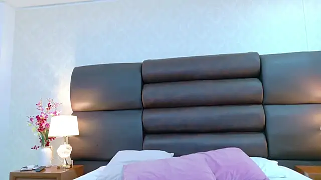 HollyOlson online show from April 17, 7:49 pm