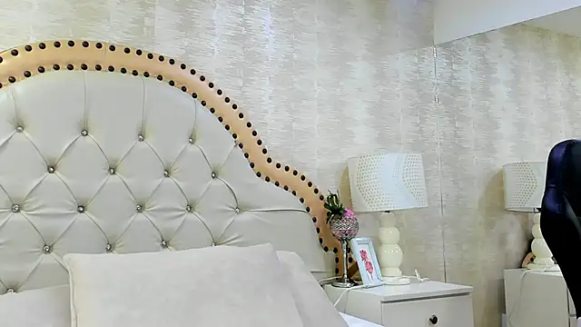 HollyOlson online show from February 18, 7:21 pm