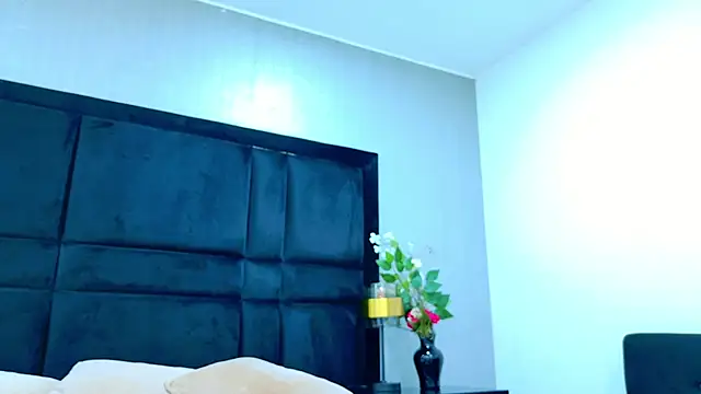 Snapshot of HollyOlson chatting on June 10, 7:37 pm HollyOlson online show from June 10, 7:37 pm