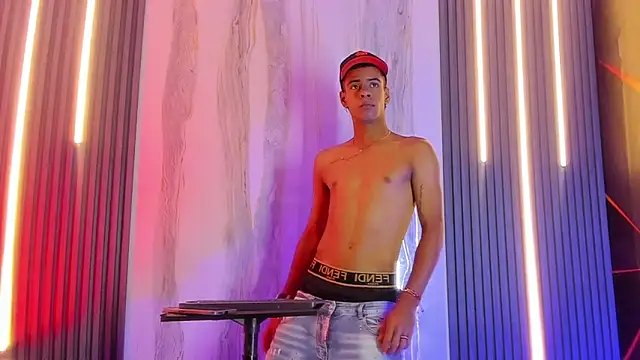 Vicky and Jeyco online show from February 16, 8:40 pm