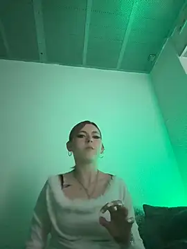 Milli-Kiss online show from March 17, 5:05 pm