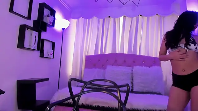 Aurora Ellis  online show from April 13, 2:10 pm