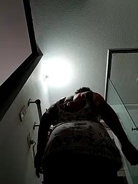 Snapshot of honey-suckle chatting on February 21, 7:05 pm honey-suckle online show from February 21, 7:05 pm