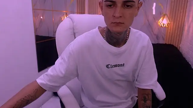 Snapshot of benjamin_anthony chatting on February 17, 12:57 pm benjamin anthony online show from February 17, 12:57 pm