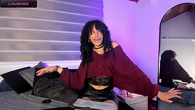 Snapshot of Tamia_25 chatting on July 1, 7:58 pm Tamia 25 online show from July 1, 7:58 pm