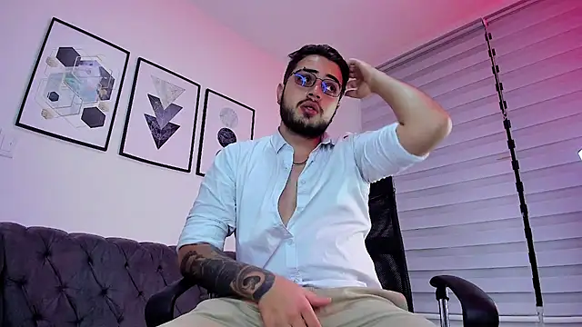 Snapshot of ethan_grace chatting on February 19, 12:24 pm ethan grace online show from February 19, 12:24 pm