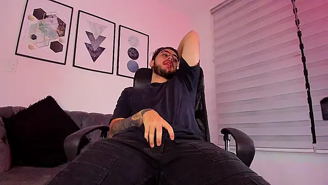 Snapshot of ethan_grace chatting on February 21, 12:07 pm ethan grace online show from February 21, 12:07 pm