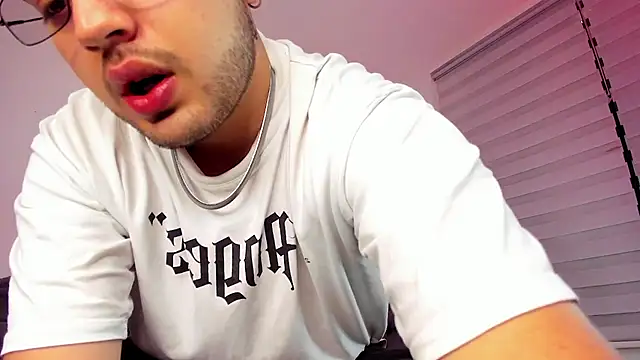 Snapshot of ethan_grace chatting on February 24, 12:06 pm ethan grace online show from February 24, 12:06 pm