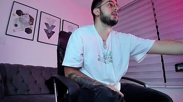 Snapshot of ethan_grace chatting on February 23, 11:55 am ethan grace online show from February 23, 11:55 am