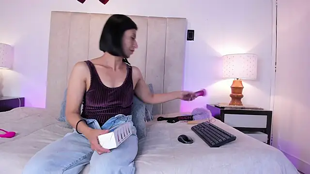 MissMilf  online show from April 13, 7:29 pm