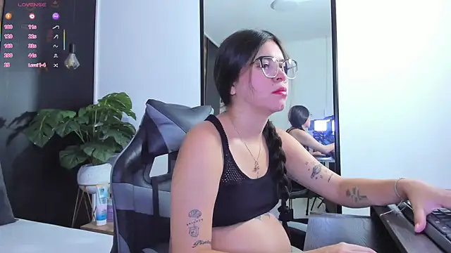 eva swan  online show from May 23, 12:48 pm