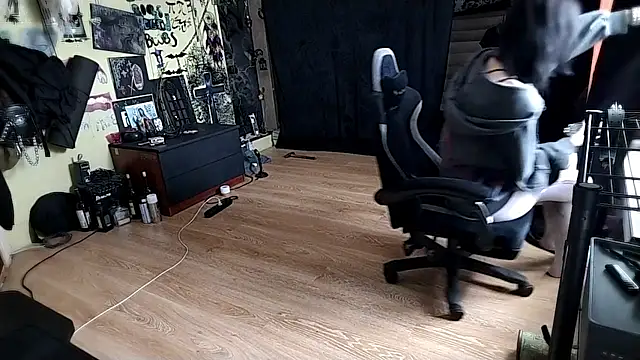 Snapshot of Shempert_ghot chatting on February 20, 11:12 am Shempert ghot online show from February 20, 11:12 am