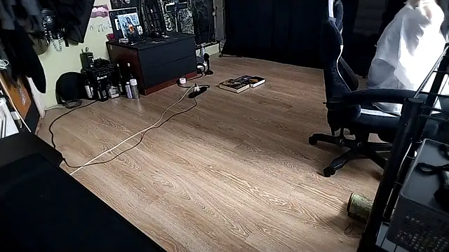 Snapshot of Shempert_ghot chatting on February 19, 11:07 am Shempert ghot online show from February 19, 11:07 am