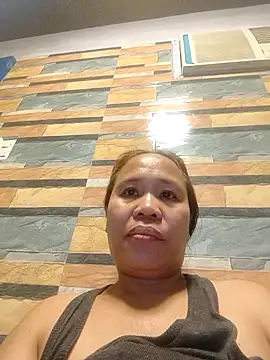squirtshantal online show from October 4, 5:03 pm