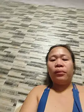 Snapshot of squirtshantal chatting on June 20, 1:43 am squirtshantal online show from June 20, 1:43 am