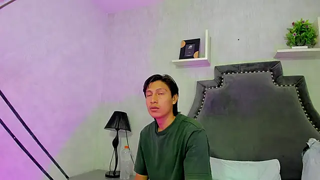 Snapshot of MarcoAndAllice chatting on June 21, 4:51 am MarcoAndAllice online show from June 21, 4:51 am
