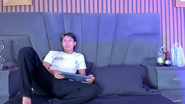 Snapshot of MarcoAndAllice chatting on May 3, 5:12 am MarcoAndAllice online show from May 3, 5:12 am