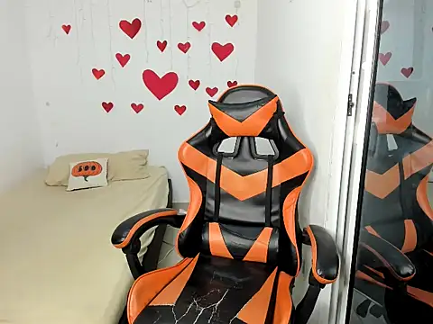 Snapshot of alexj_black_ chatting on February 28, 11:43 am alexj black online show from February 28, 11:43 am