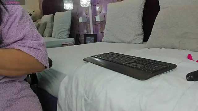 Snapshot of arianna_sweeg chatting on February 20, 4:53 pm arianna sweeg online show from February 20, 4:53 pm