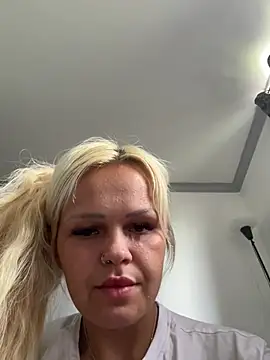 BlondeMilfXo online show from May 14, 10:23 am