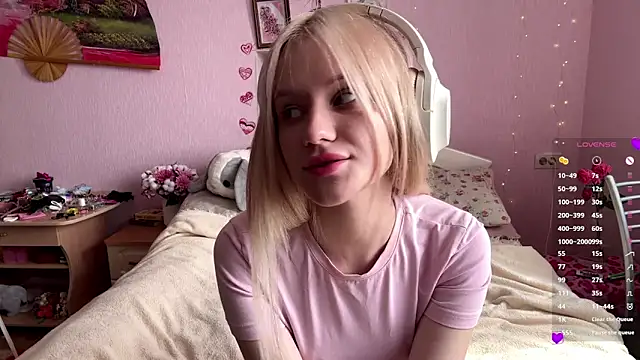 MelissaZaria online show from April 18, 8:27 am