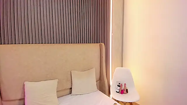 VanessaLanz online show from April 7, 1:02 pm