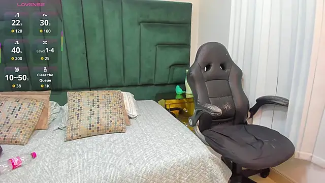 CatalinaBlaze online show from April 6, 1:56 am