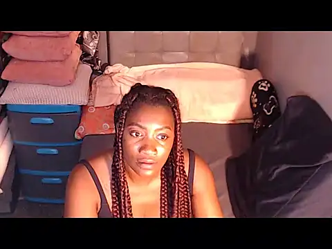 Snapshot of alanalaurent15 chatting on February 12, 8:14 am alanalaurent15 online show from February 12, 8:14 am