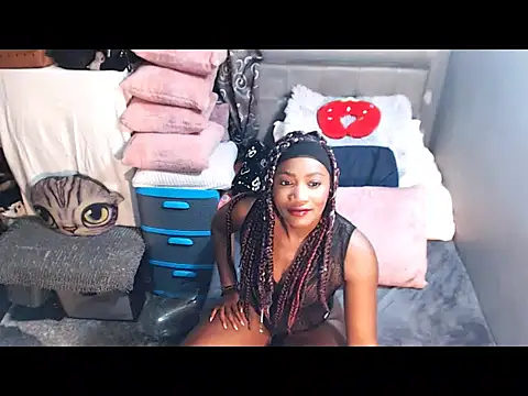 Snapshot of alanalaurent15 chatting on February 19, 9:06 am alanalaurent15 online show from February 19, 9:06 am