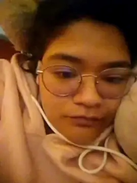 Snapshot of DarkReed chatting on February 18, 4:43 am DarkReed online show from February 18, 4:43 am