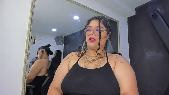 Snapshot of DarkReed chatting on February 16, 5:06 am DarkReed online show from February 16, 5:06 am