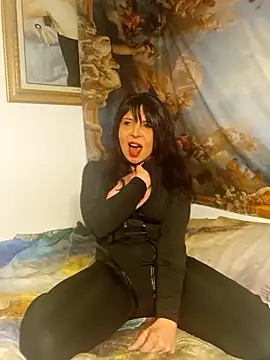 Snapshot of MadamBell chatting on March 19, 4:40 pm MadamBell online show from March 19, 4:40 pm