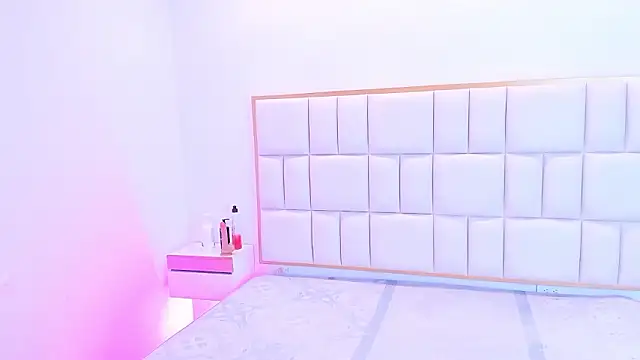 Violetta-foxx online show from March 7, 7:30 pm