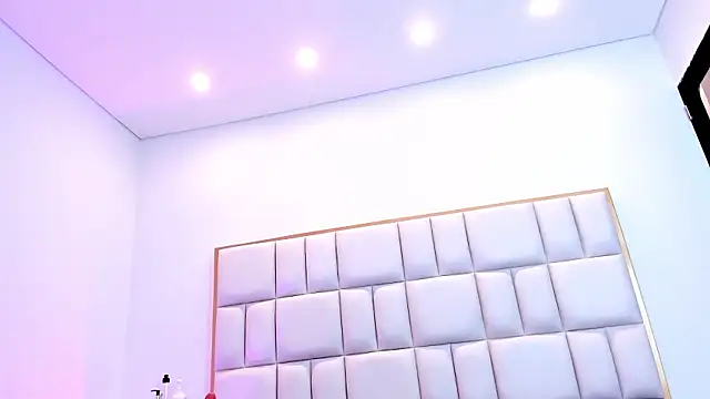 Violetta-foxx online show from March 24, 7:36 pm