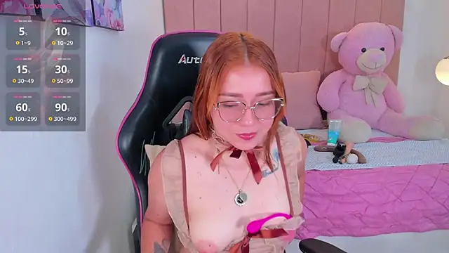 Snapshot of antonella_moon7 chatting on May 3, 5:12 am antonella moon7 online show from May 3, 5:12 am