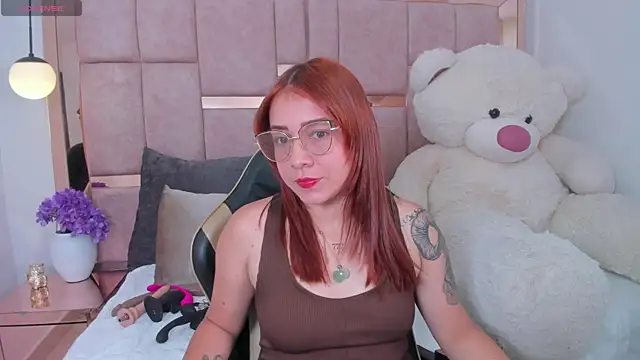 Snapshot of antonella_moon7 chatting on June 19, 3:45 am antonella moon7 online show from June 19, 3:45 am