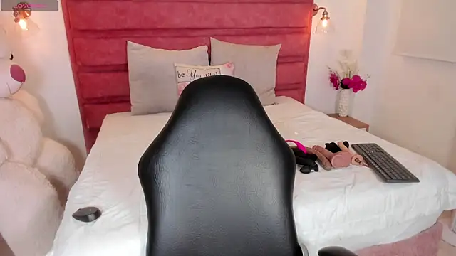 antonella moon7 online show from July 1, 10:10 pm