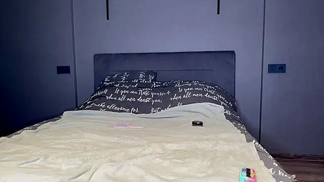 Snapshot of yourselenas chatting on February 20, 2:19 pm yourselenas online show from February 20, 2:19 pm