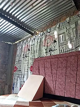 Juli Powl online show from April 5, 1:29 pm