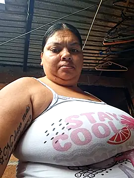 Snapshot of Juli_Powl chatting on July 1, 11:32 am Juli Powl online show from July 1, 11:32 am