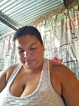 Snapshot of Juli_Powl chatting on June 21, 4:24 pm Juli Powl online show from June 21, 4:24 pm